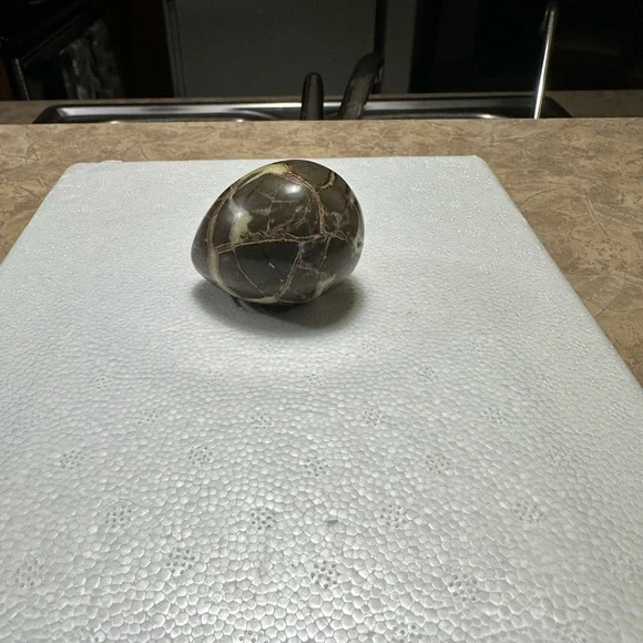 Vintage Large Septarian (Dragon Stones) Egg weighing 229 grams - Picture 4 of 9